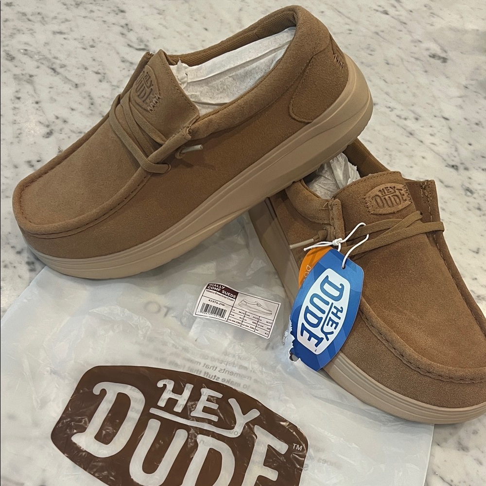 * NWT * Hey Dude Wally Comf Suede Men's Tan Shoes